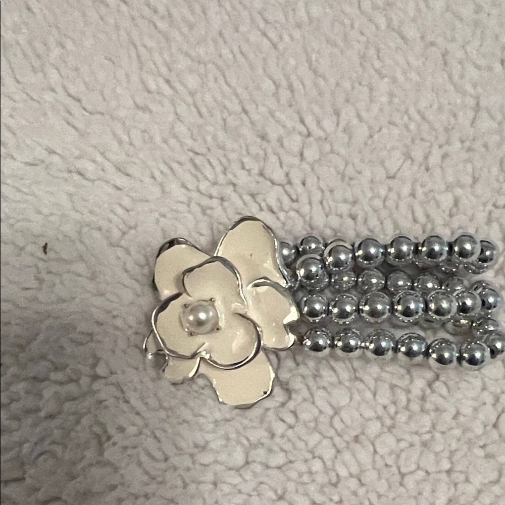 Silver Beaded Stretch Bracelet with Cream Flower